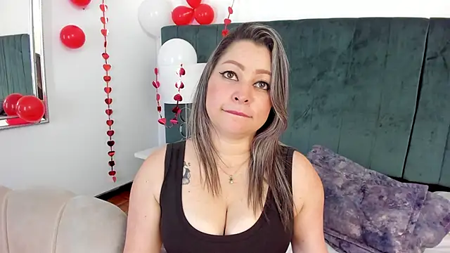 Snapshot of PandoraB_ chatting on February 28, 2025, 5:26 pm PandoraB online show from February 28, 2025, 5:26 pm