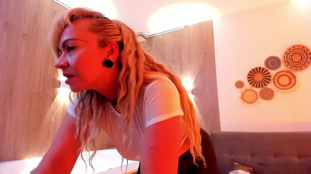 Snapshot of AnastasiaTaylor_ chatting on November 6, 2025, 7:48 pm AnastasiaTaylor online show from November 6, 2025, 7:48 pm