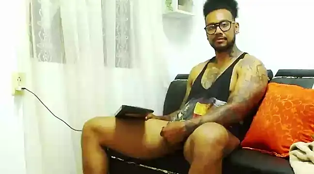 Snapshot of LewisStrong chatting on January 22, 2025, 10:59 pm LewisStrong online show from January 22, 2025, 10:59 pm
