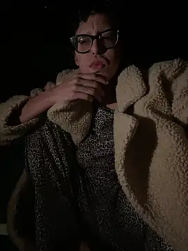 myloveforyouu online show from March 17, 2025, 4:19 am