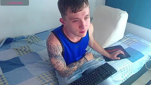 Snapshot of Dylanwhite23_ chatting on January 19, 2025, 3:29 am Dylanwhite23 online show from January 19, 2025, 3:29 am