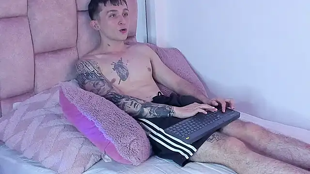 Snapshot of Dylanwhite23_ chatting on March 6, 2025, 2:30 am Dylanwhite23 online show from March 6, 2025, 2:30 am