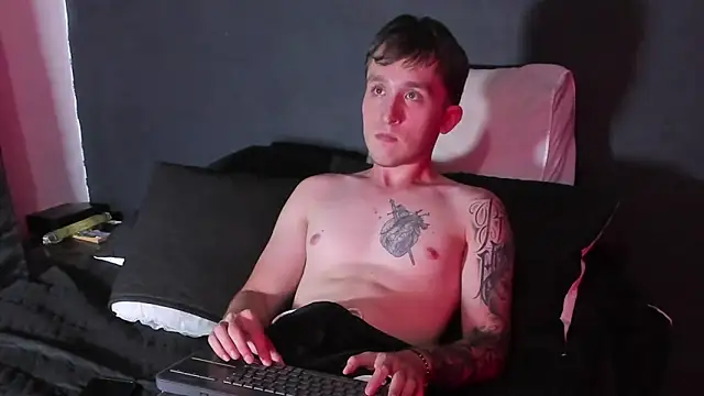 Snapshot of Dylanwhite23_ chatting on September 25, 2025, 12:14 am Dylanwhite23 online show from September 25, 2025, 12:14 am
