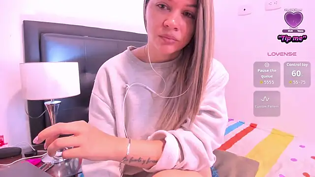 Snapshot of daniela_beauty chatting on November 25, 2025, 12:05 pm daniela beauty online show from November 25, 2025, 12:05 pm