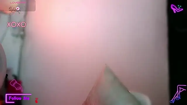 LauGrayJ online show from November 3, 2025, 5:25 pm