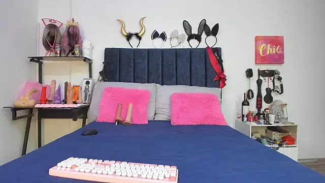 emmily giraldo online show from November 10, 2025, 12:59 pm