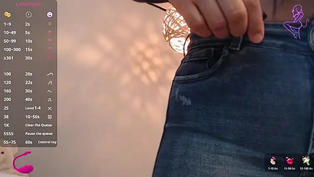 Snapshot of Thayssa_ross chatting on November 30, 2025, 2:43 pm Thayssa ross online show from November 30, 2025, 2:43 pm