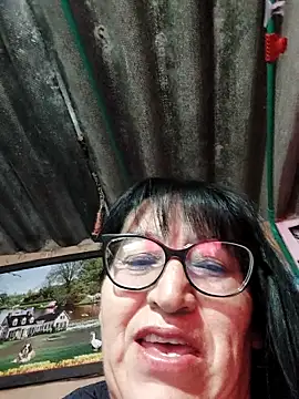 clarita 01 online show from October 1, 2025, 11:38 am