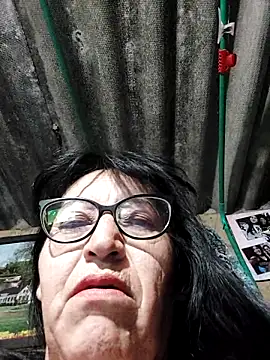 clarita 01 online show from October 2, 2025, 10:44 am