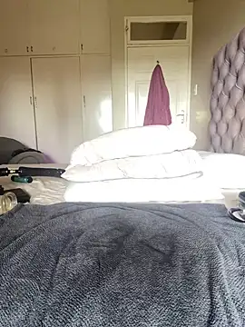 Indianbutter11 online show from February 19, 2025, 11:28 am