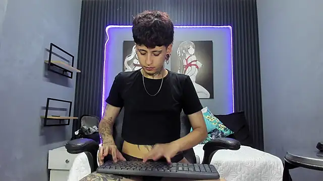 Ethan lennox online show from October 6, 2025, 9:01 pm