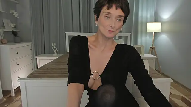 SimonaDeBeauvoir online show from December 5, 2024, 12:44 pm