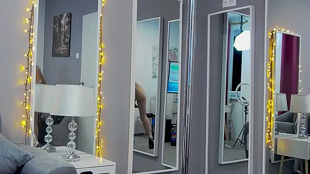 Snapshot of AnneHove chatting on January 21, 2025, 9:57 am AnneHove online show from January 21, 2025, 9:57 am