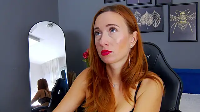 Snapshot of AnneHove chatting on September 9, 2025, 5:51 am AnneHove online show from September 9, 2025, 5:51 am