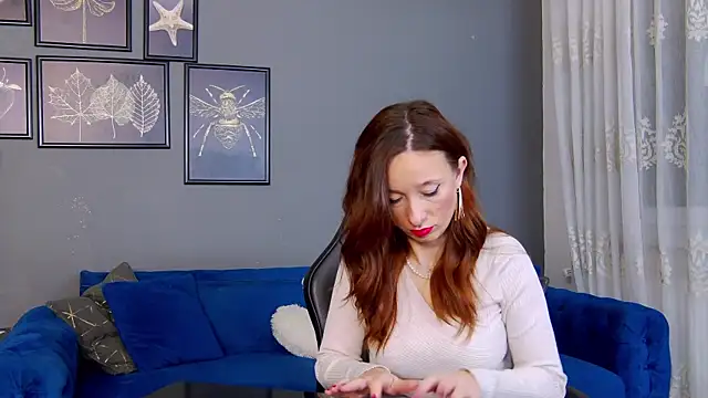 Snapshot of AnneHove chatting on December 1, 2025, 4:50 am AnneHove online show from December 1, 2025, 4:50 am