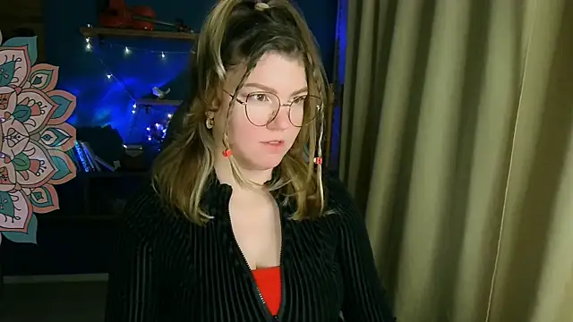 Snapshot of VioletteWay chatting on November 23, 2025, 3:34 pm VioletteWay online show from November 23, 2025, 3:34 pm