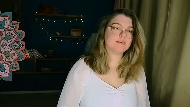 Snapshot of VioletteWay chatting on December 14, 2025, 3:50 pm VioletteWay online show from December 14, 2025, 3:50 pm