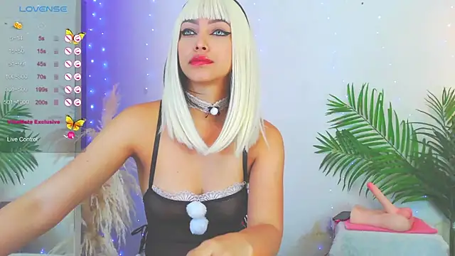 Snapshot of catalina__lovers chatting on December 18, 2024, 3:33 pm catalina  lovers online show from December 18, 2024, 3:33 pm