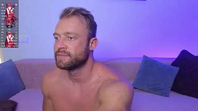 Snapshot of MaxMia chatting on October 4, 2025, 2:15 pm MaxMia online show from October 4, 2025, 2:15 pm