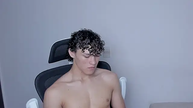 laurent nova online show from November 19, 2025, 5:13 pm