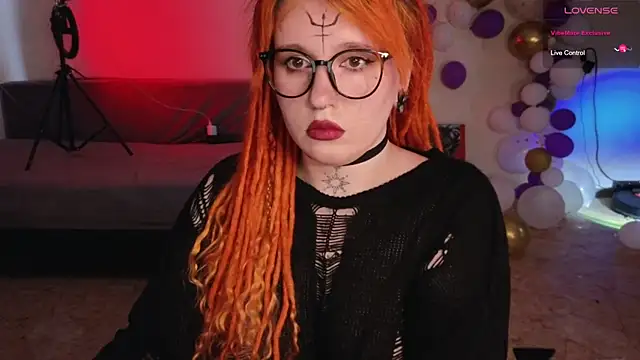 Snapshot of The_Full_Red_Moon chatting on October 18, 2025, 9:21 am The Full Red Moon online show from October 18, 2025, 9:21 am