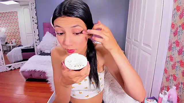 Iris Stone  online show from December 4, 2024, 7:34 pm