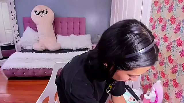 Iris Stone  online show from December 6, 2024, 10:08 pm