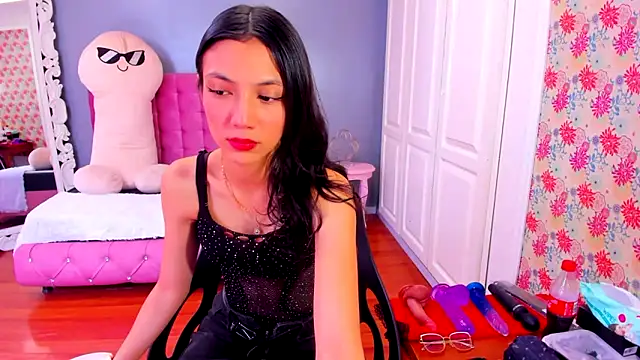 Iris Stone  online show from February 17, 2025, 3:31 pm