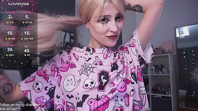 Snapshot of fraulein_mooon chatting on September 23, 2025, 8:12 pm fraulein mooon online show from September 23, 2025, 8:12 pm