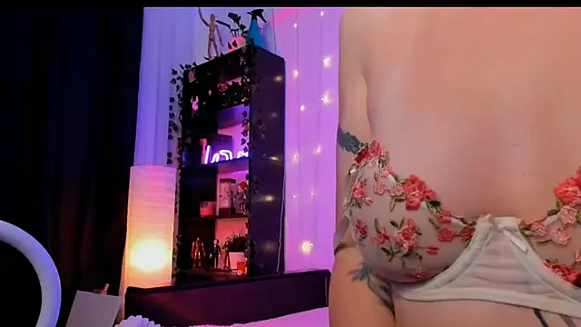 Snapshot of Magic_Allie chatting on November 14, 2025, 6:56 am Magic Allie online show from November 14, 2025, 6:56 am