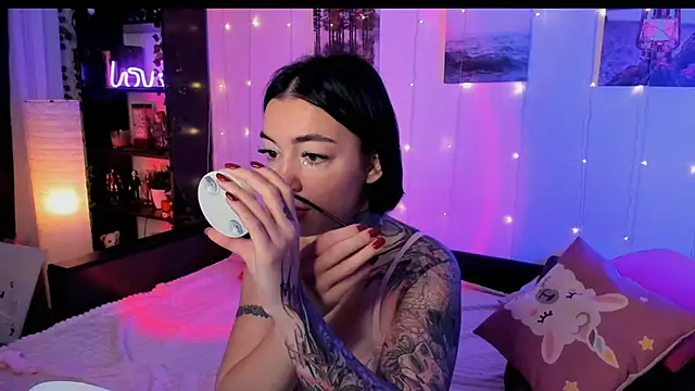 Snapshot of Magic_Allie chatting on November 17, 2025, 6:41 am Magic Allie online show from November 17, 2025, 6:41 am