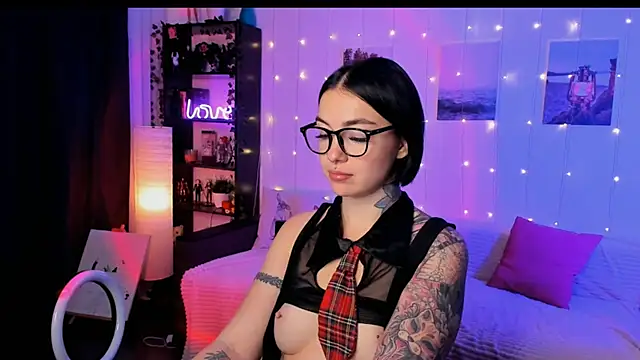 Snapshot of Magic_Allie chatting on November 22, 2025, 4:33 am Magic Allie online show from November 22, 2025, 4:33 am