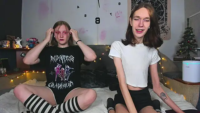 Snapshot of Calvin_and_Kevin chatting on January 17, 2025, 1:46 pm Calvin and Kevin online show from January 17, 2025, 1:46 pm