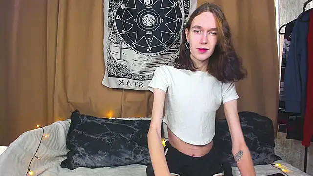 Snapshot of Calvin_and_Kevin chatting on March 11, 2025, 4:43 am Calvin and Kevin online show from March 11, 2025, 4:43 am