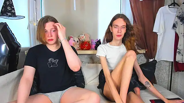 Snapshot of Calvin_and_Kevin chatting on October 18, 2025, 5:54 am Calvin and Kevin online show from October 18, 2025, 5:54 am