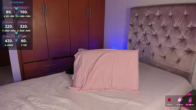 Snapshot of AlannaLove__ chatting on September 9, 2025, 12:10 am AlannaLove   online show from September 9, 2025, 12:10 am