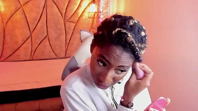 Snapshot of Queen_perla_ chatting on January 12, 2025, 2:52 pm Queen perla online show from January 12, 2025, 2:52 pm