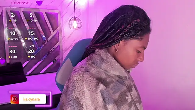 Snapshot of Queen_perla_ chatting on October 5, 2025, 1:42 pm Queen perla online show from October 5, 2025, 1:42 pm