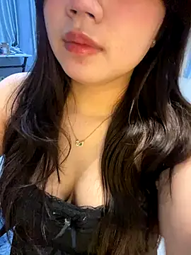 Hotellinh12 online show from October 13, 2025, 3:23 pm