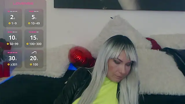 EvelynQueenn online show from October 16, 2025, 8:15 am