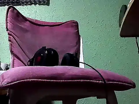 Snapshot of gxXxuesta chatting on October 7, 2025, 2:31 am gxXxuesta online show from October 7, 2025, 2:31 am