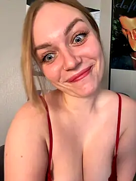 Snapshot of pink8ty chatting on October 4, 2025, 11:03 pm pink8ty online show from October 4, 2025, 11:03 pm