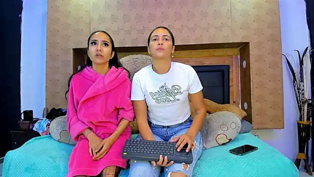 SofiAndNicol online show from November 7, 2025, 10:59 am