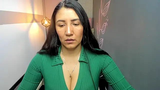 Snapshot of GiaFox_ chatting on February 5, 2025, 12:38 pm GiaFox online show from February 5, 2025, 12:38 pm