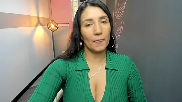 Snapshot of GiaFox_ chatting on February 5, 2025, 3:42 pm GiaFox online show from February 5, 2025, 3:42 pm
