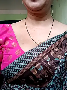 Snapshot of Rosy-B chatting on December 16, 2024, 9:46 am Rosy-B online show from December 16, 2024, 9:46 am