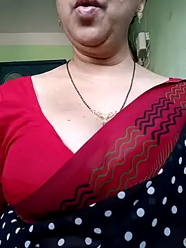 Snapshot of Rosy-B chatting on December 19, 2024, 9:40 am Rosy-B online show from December 19, 2024, 9:40 am