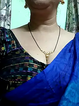 Snapshot of Rosy-B chatting on December 24, 2024, 10:11 am Rosy-B online show from December 24, 2024, 10:11 am