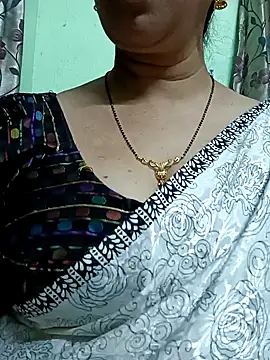 Snapshot of Rosy-B chatting on December 24, 2024, 6:17 pm Rosy-B online show from December 24, 2024, 6:17 pm