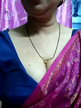 Snapshot of Rosy-B chatting on February 26, 2025, 5:39 pm Rosy-B online show from February 26, 2025, 5:39 pm